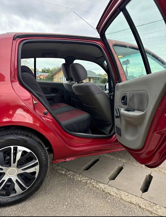 Vând sau schimb renault