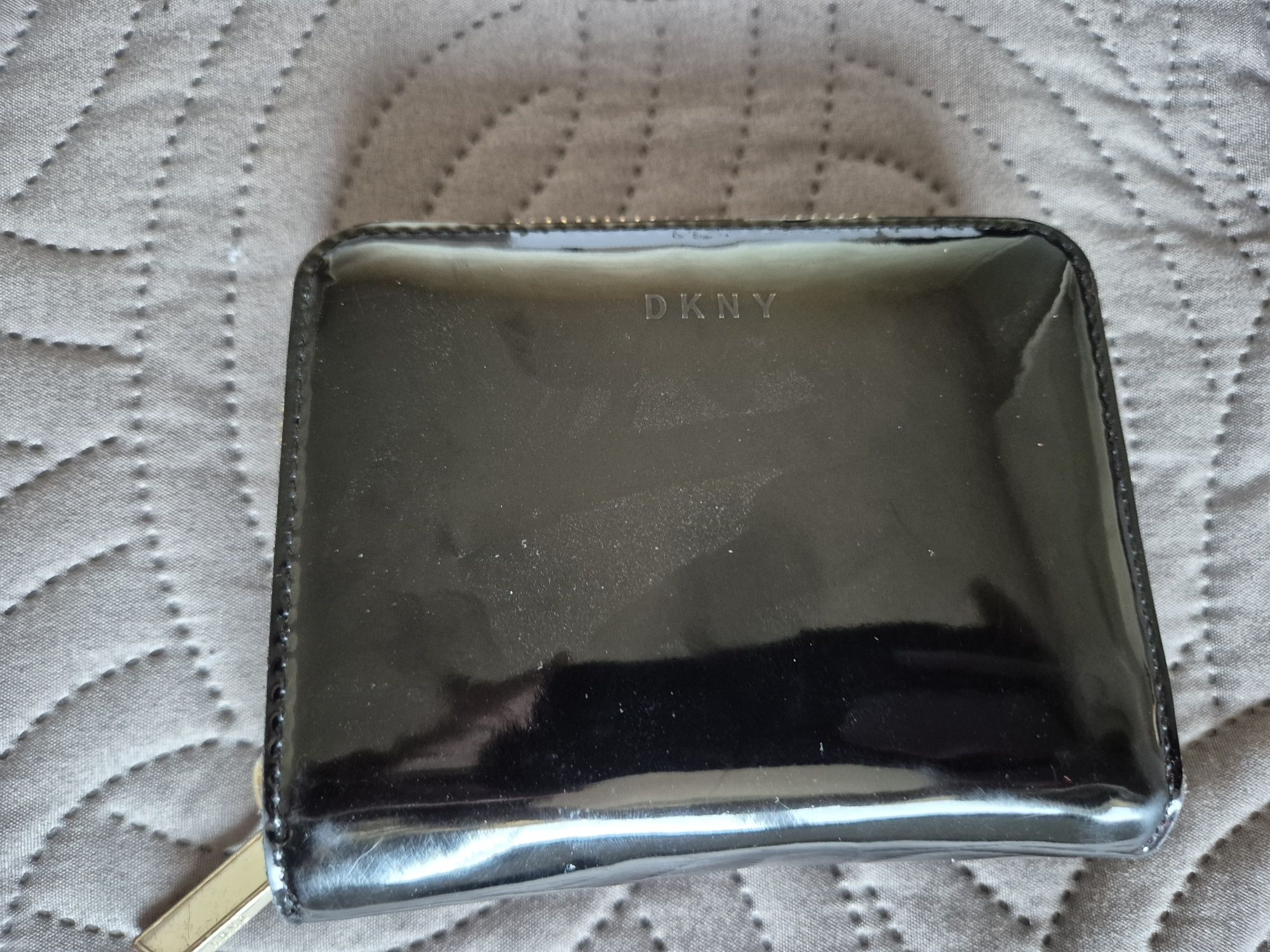 Оригинални портмонета Guess, DKNY, Desigual