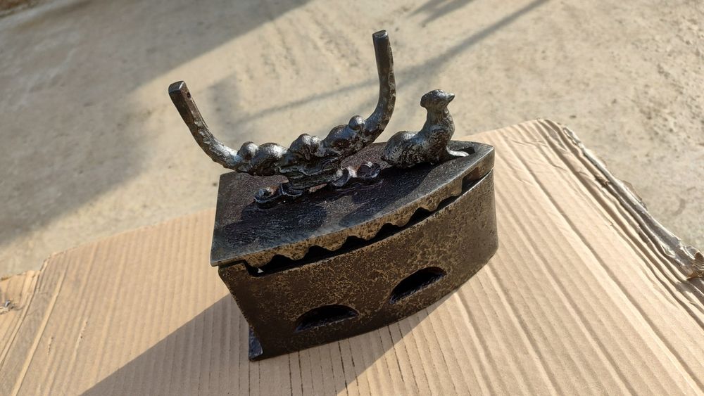 Vând fier de călcat / vintage
