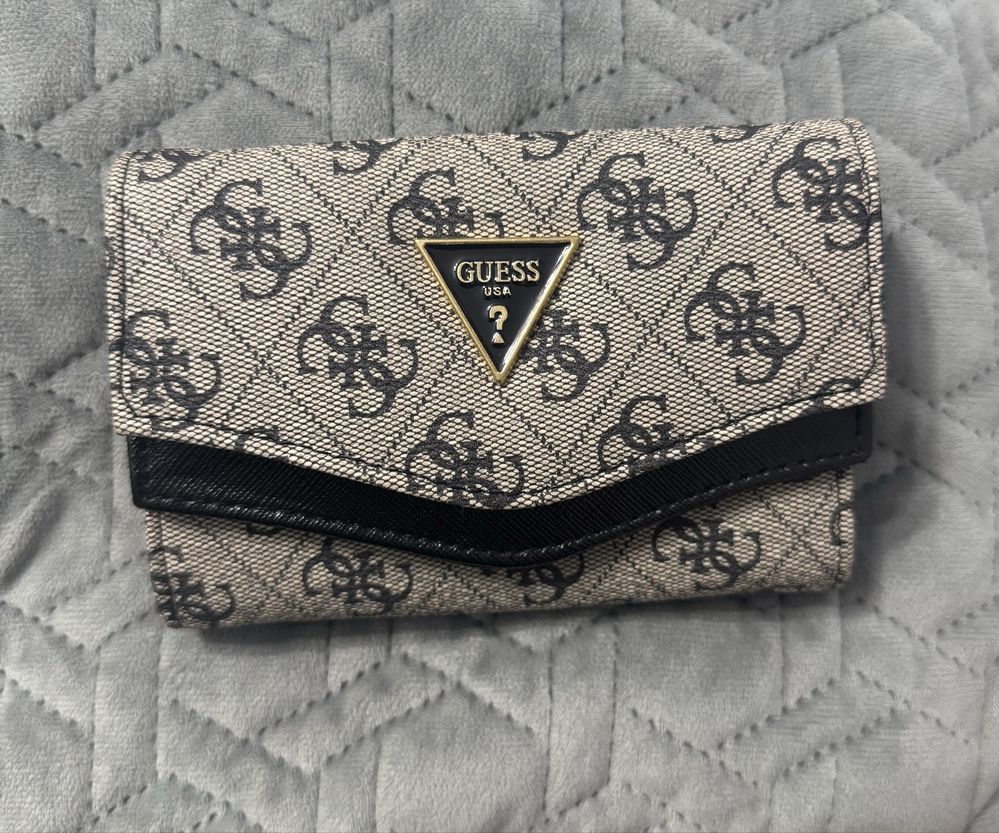 Дамски портфейл Guess
