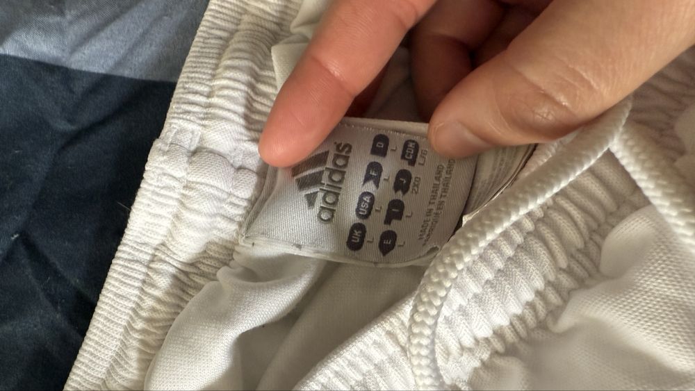 Pantaloni scurti Adidas marimea L