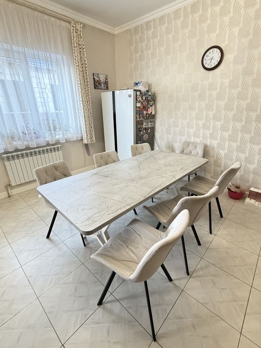 Стол со стульями