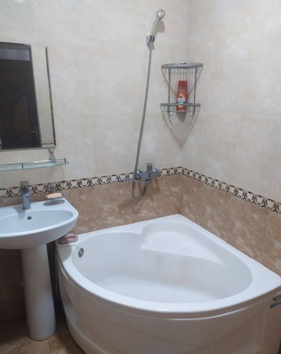 Продается на Юнусабаде 11 квартале 2 комнатная квартира