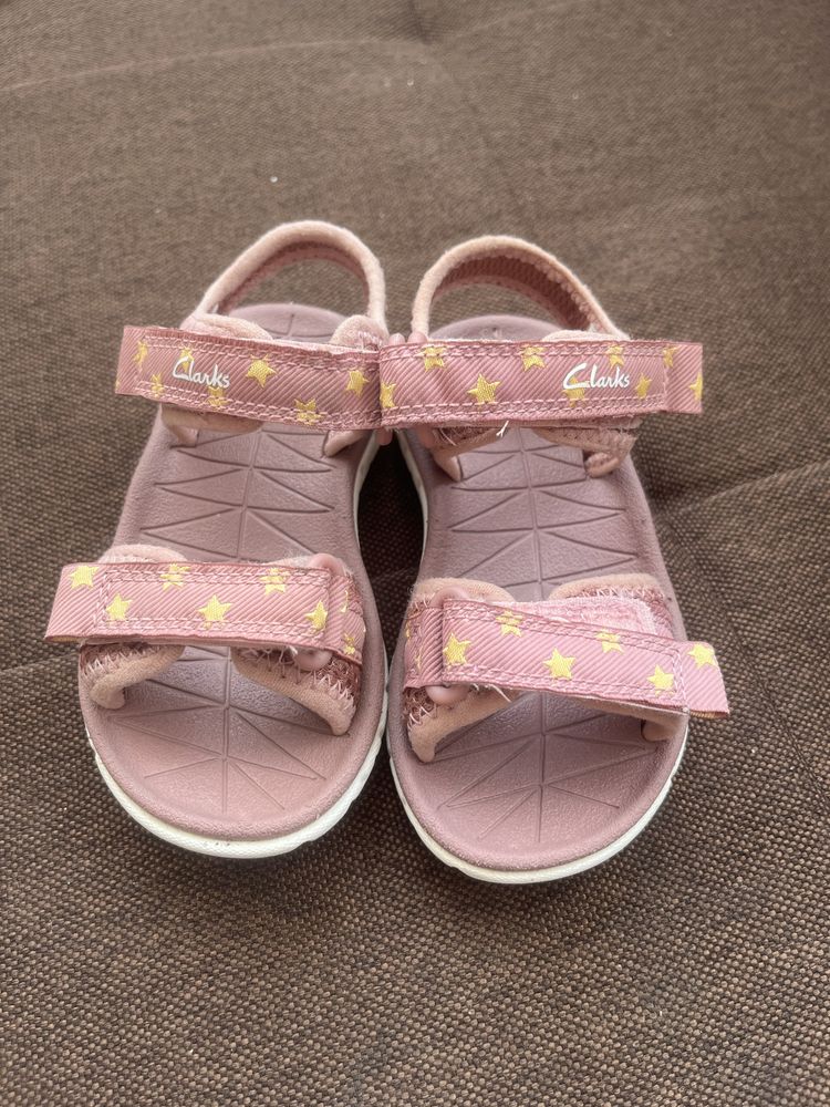 Сандали за момиче clarks
