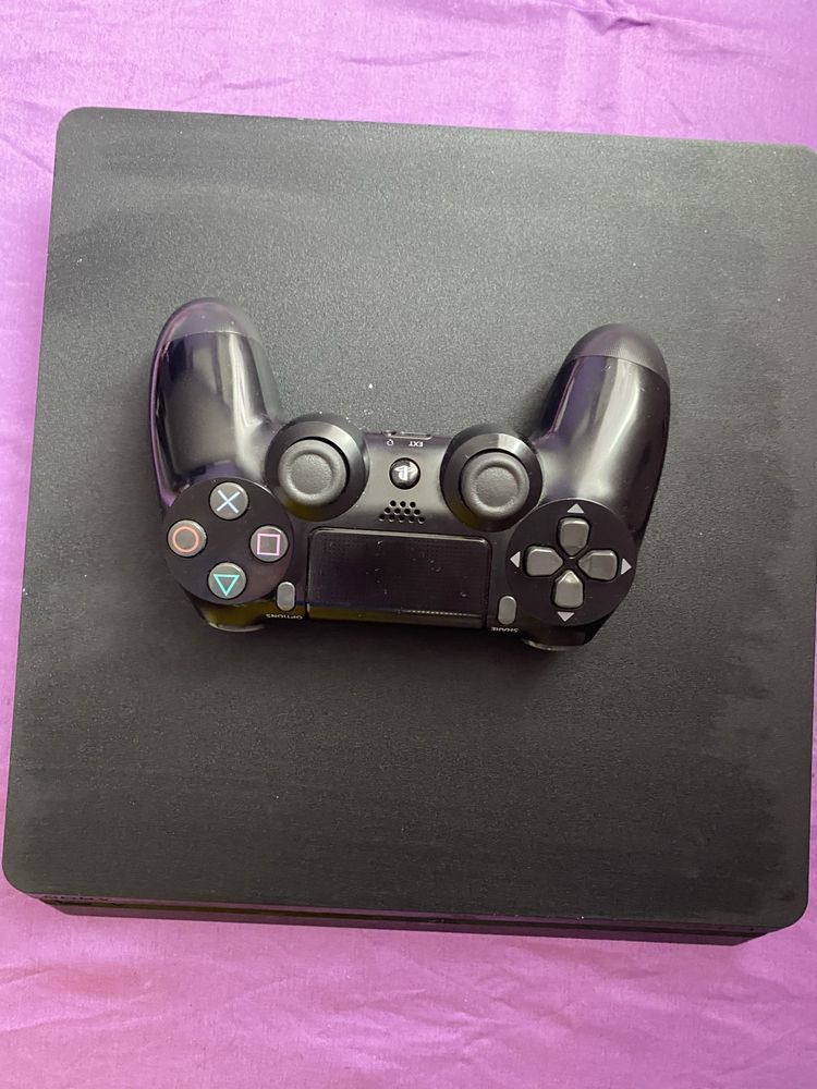 Vand playstation 4 slim 1 tb urgent !!!