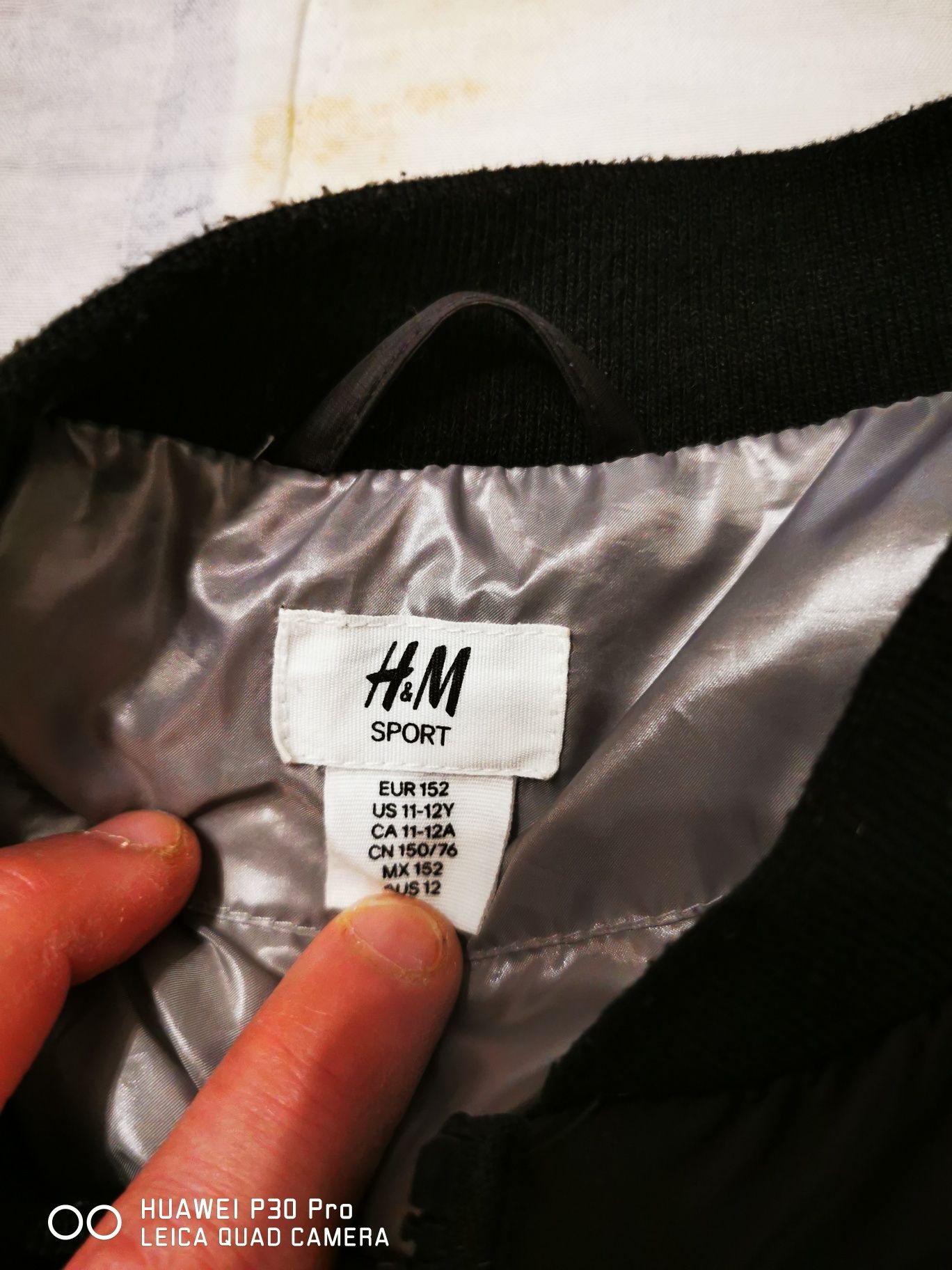 Детско яке H&M, размер 152, почти ново.