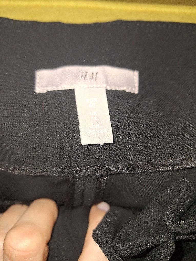 Pantaloni scurți, marca H&M, mărime M