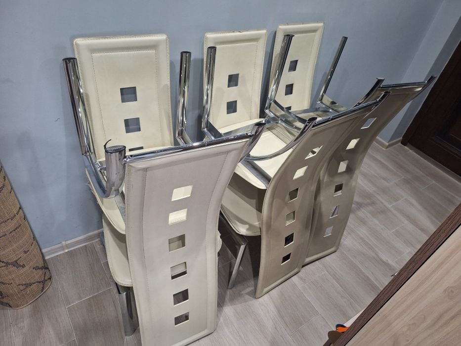 Продавам кухненски столове
