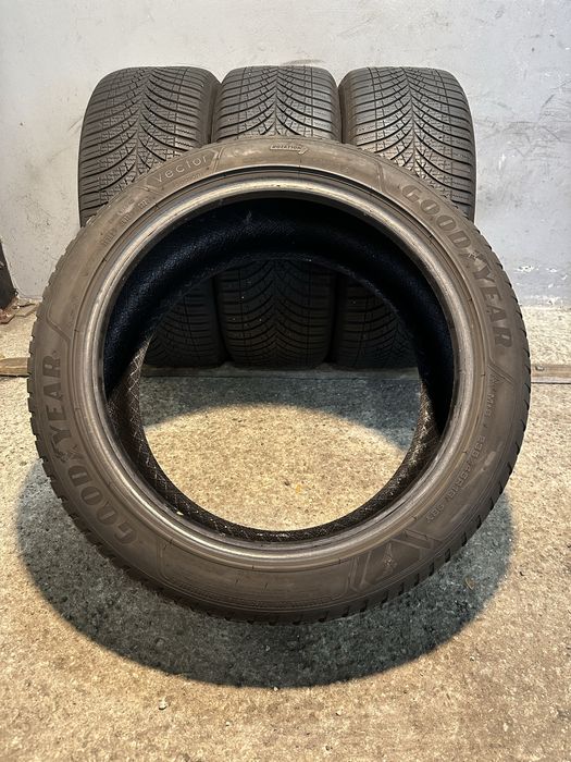 Гуми 235/45/18 GOOD YEAR Vector 4 Season