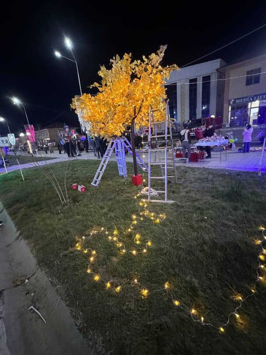 Установка новогодних ёлок || Yangi yil archasini o'rnatish