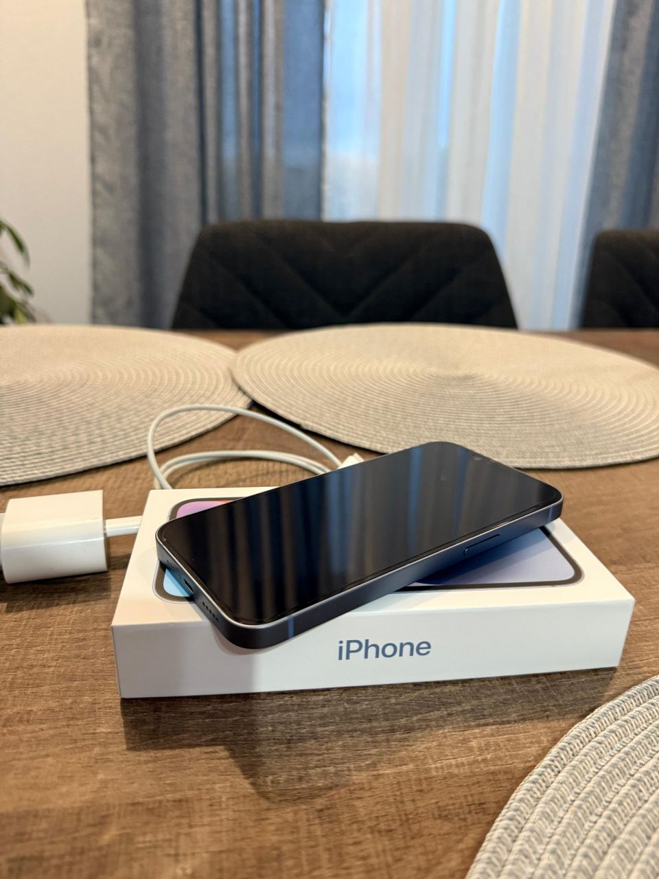 Vand  sau schimb cu aur iphone 14, 128 gb culoare blue și un samsung A