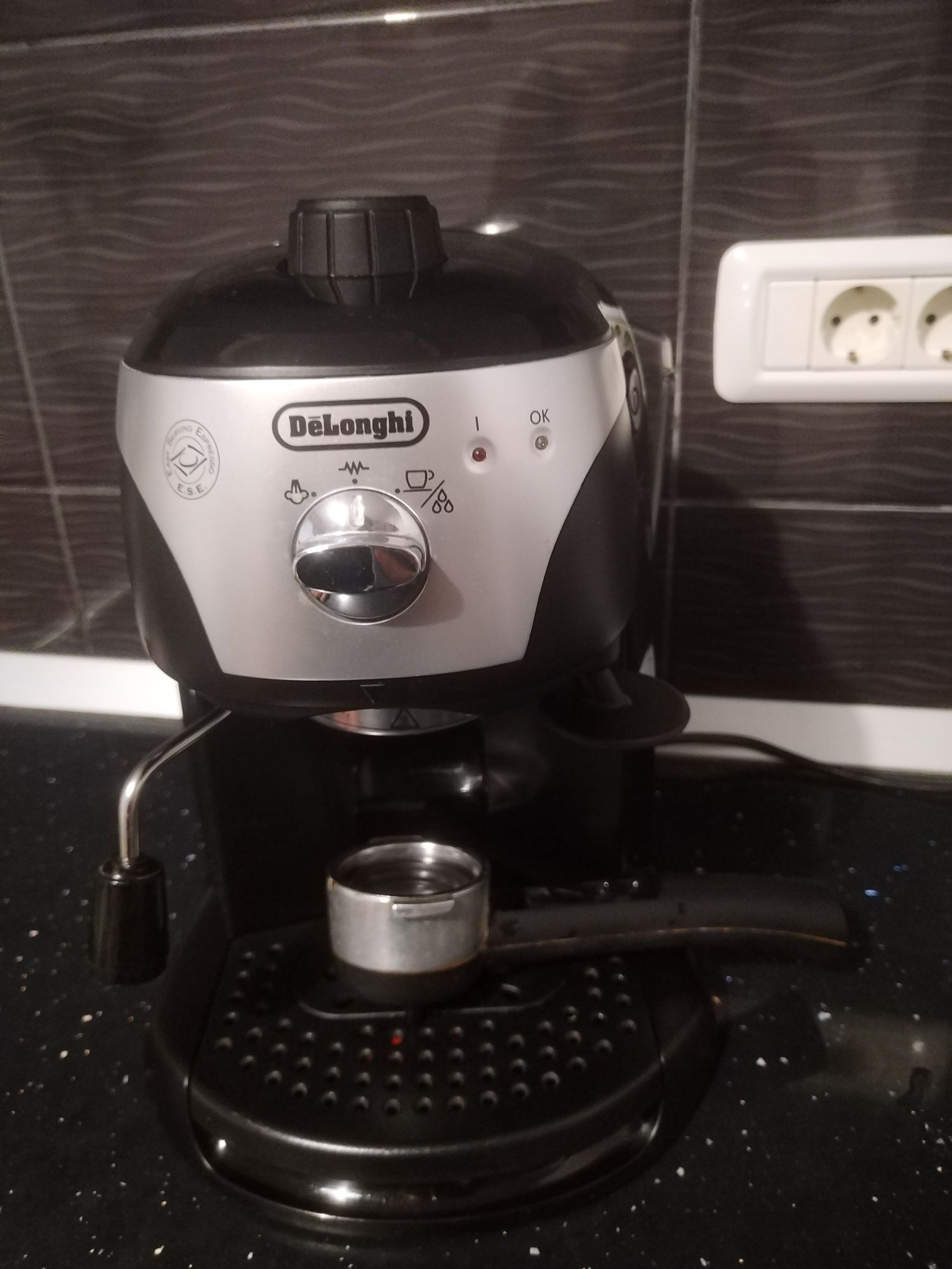 Espressor cafea macinata manual DeLonghi