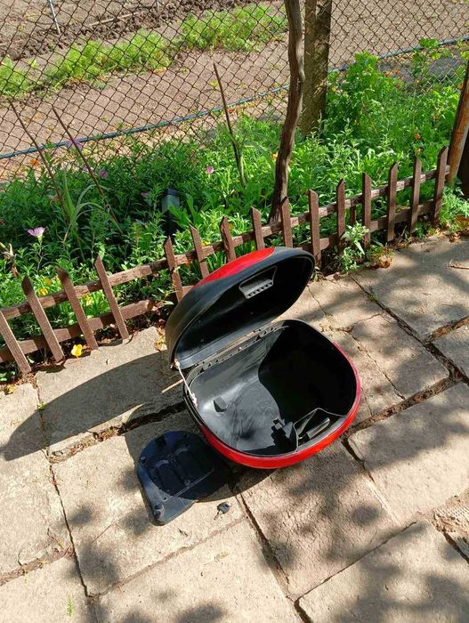 Продавам багажник за мотопед или мотоциклет
