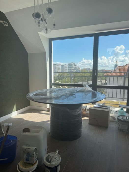 ЧИСТО НОВА черна, кръгла маса материал MDF с меламиново покритие,140см