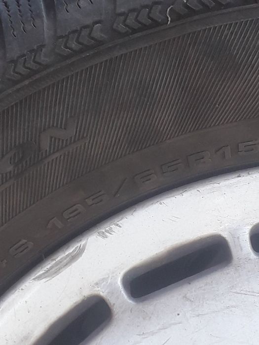 Зимни гуми с желязни джанти Debika