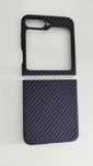 Husa Ultra Hybrid Samsung Z Flip 6, cu model carbon purple.