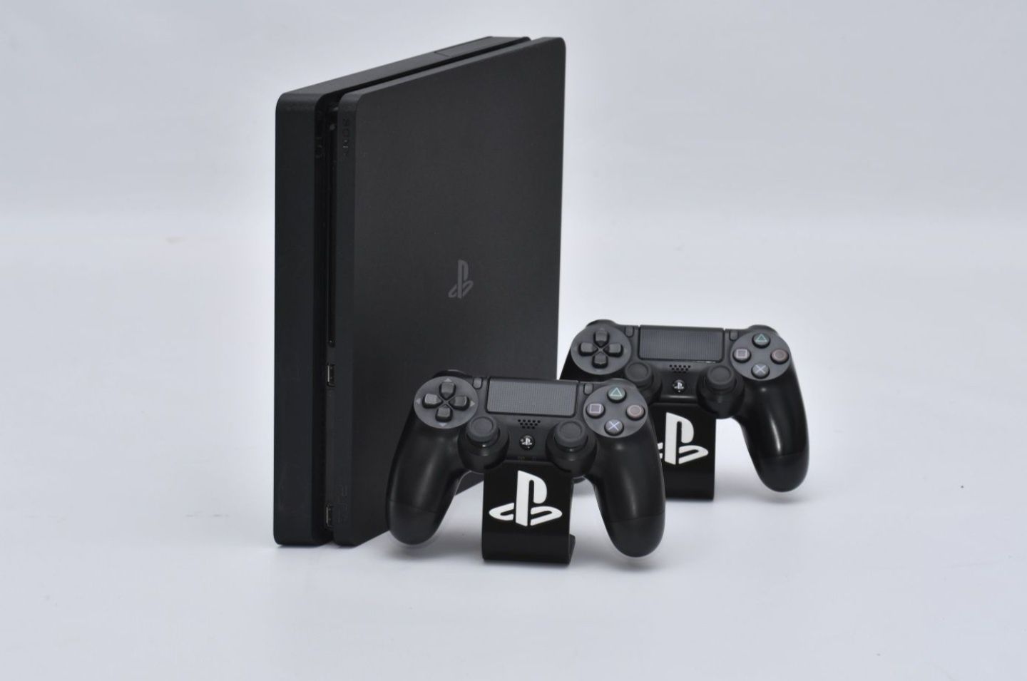PS 4 , PlayStation 4 Slim 1 TB cu maneta si jocuri