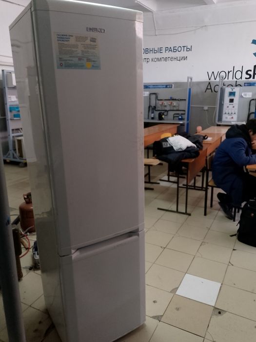 Продам холодильник все работает