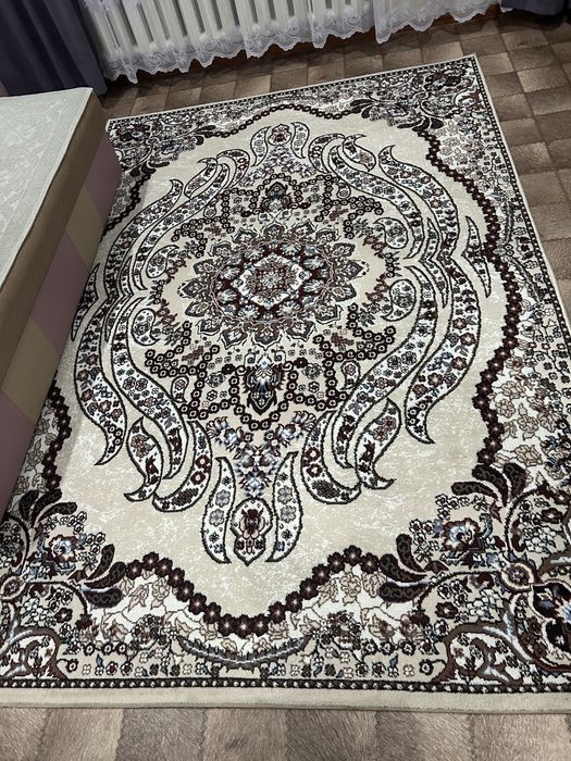 Продам 2 ковра размерами  2х3 и 2х1,5, по 10 тыс каждый