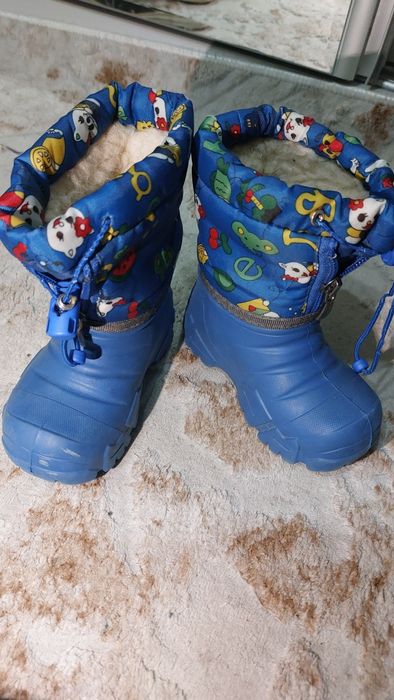 Теплые непромокаемые сапоги для детей