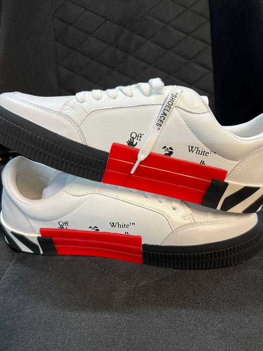 Off-White Sneakers Black and White 45 Noi cu Cutie