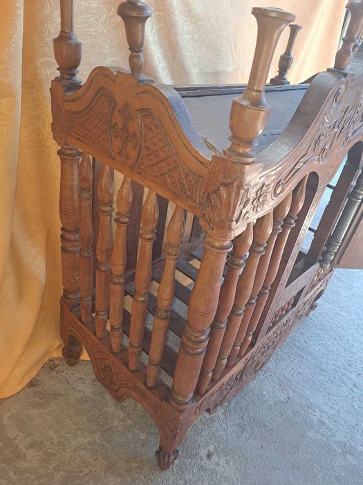 dulap vechi frantuzesc secol 18 - 19 lemn nuc