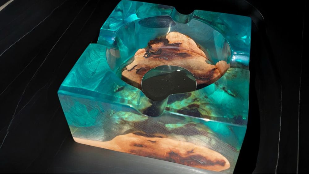 Пепелнци от дървесина и епоксидна смола