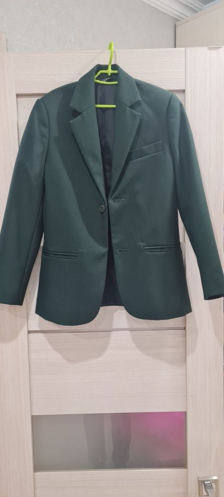 Пиджак зелёный школьный( 8 шк)