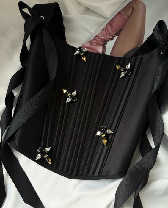 Corset Accesorizat Manual