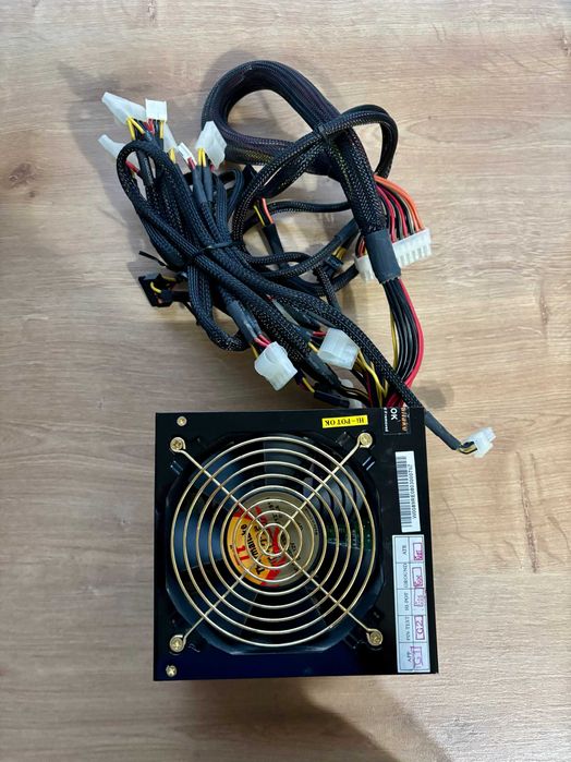Vând sursă PC Thermaltake TR2-470 (470W), în stare defectă