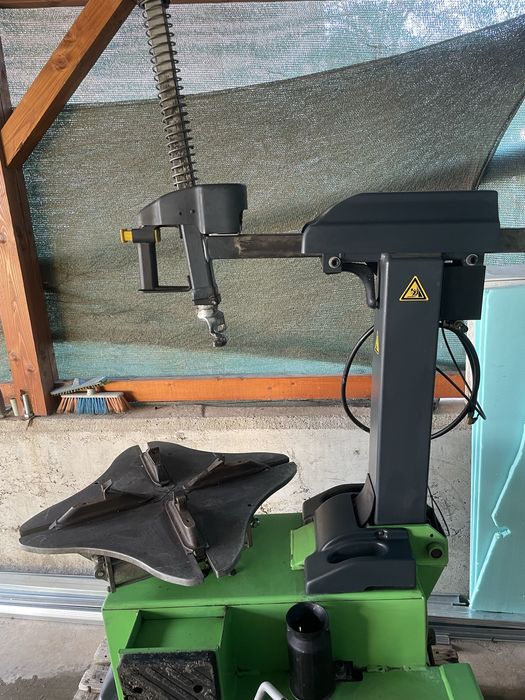 Машина за монтаж/демонтаж на гуми Bosch