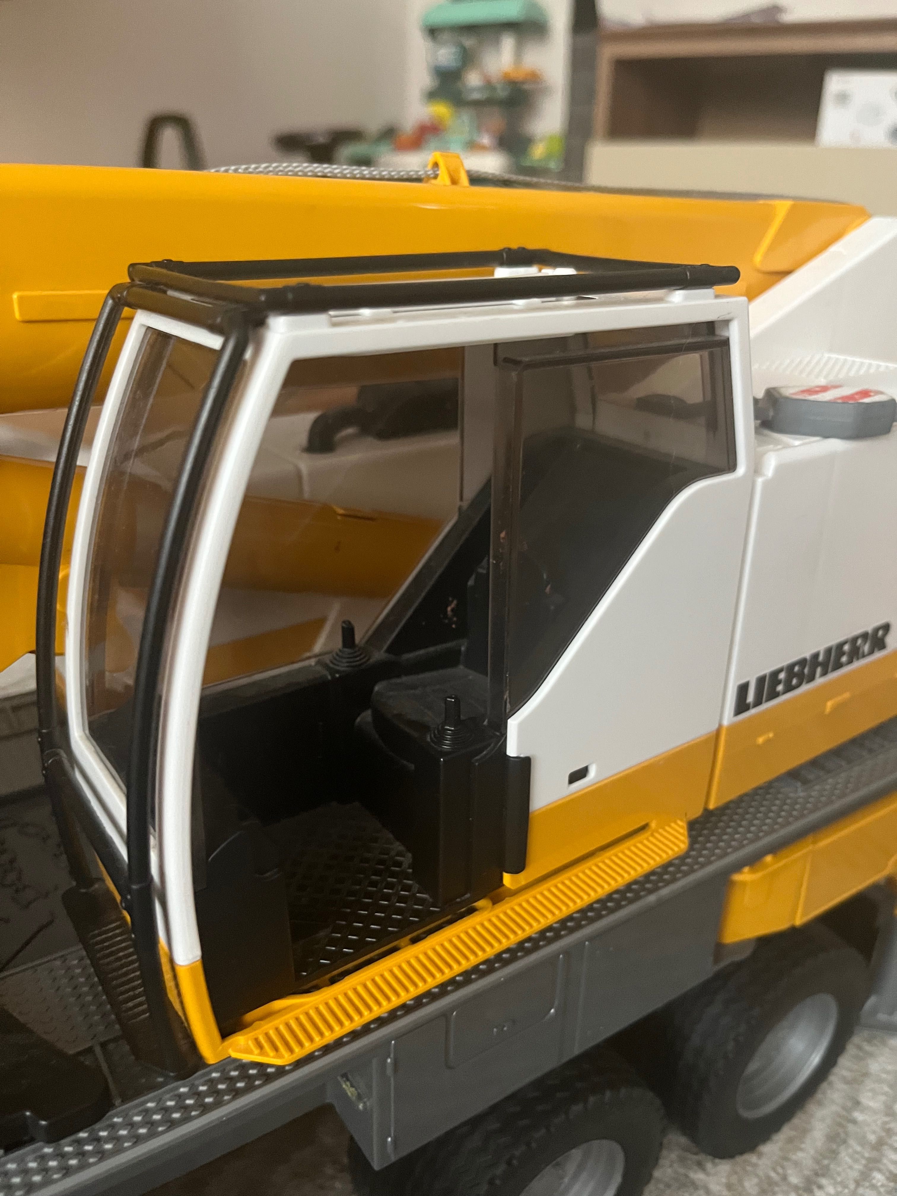 Jucărie Camion Scania cu macara Liebherr
