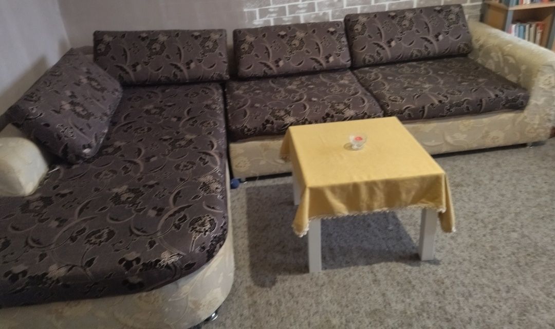 Голям красив диван с ляв ъгъл