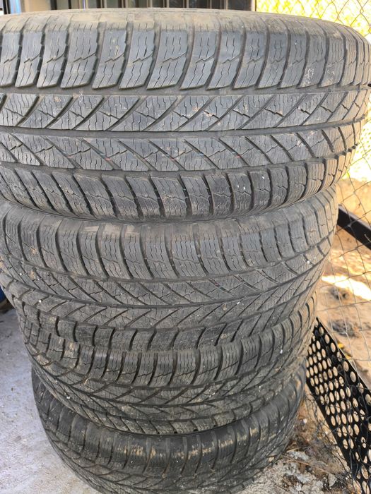 Продавам гуми и гуми с джанти.