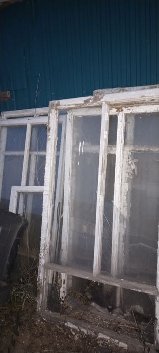 Продам акно с деревяными рамками