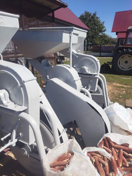 Vand moara la tractor