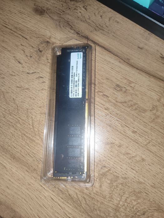 Продам память DDR4,по 4 гига