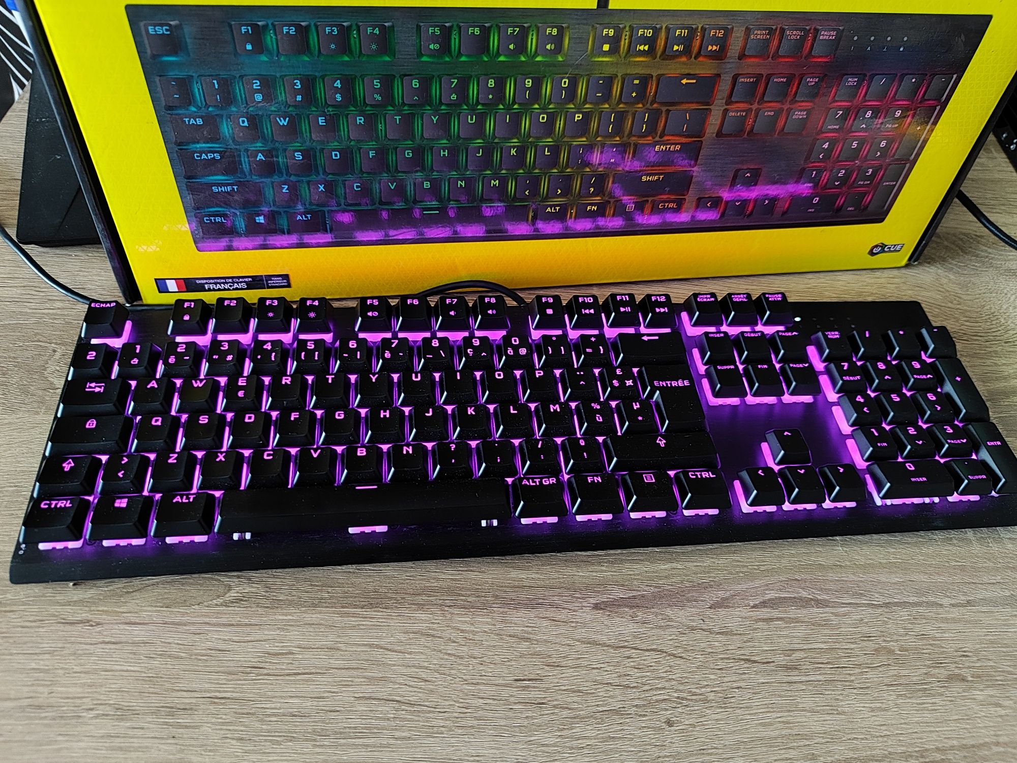ПРОМО ! CORSAIR K60 PRO RGB Геймърска клавиатура !