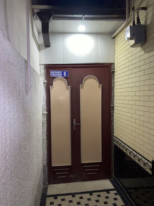 Srochniga sotiladi hovli Registonda (21 maktab orqasi)