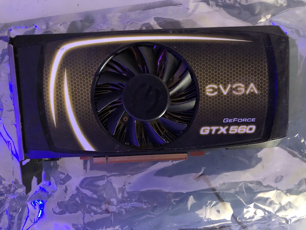 Продавам видеокарта gtx 560 1GB