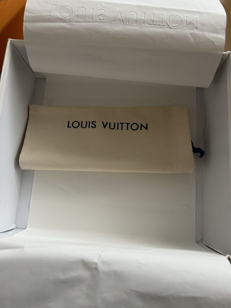 Продавам страхотни боти Louis Vuitton