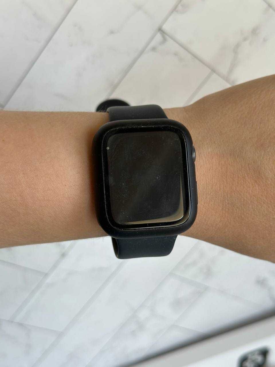 Часовник Apple iWatch SE grey сив 44 мм като нов