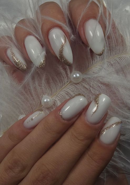 Коледна промоция: Маникюр + Парафинова терапия – празнична цена!