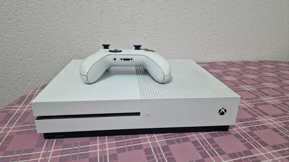 Конзола Xbox One S