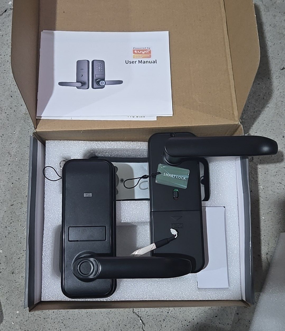 Honadon va ofislar uchun elektron eshik zamoklari va id jitonlar bor