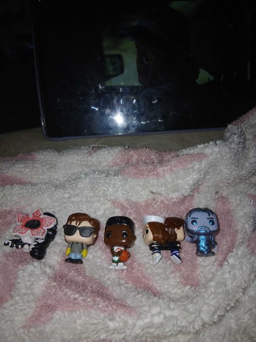 Фигурки очень странные дела