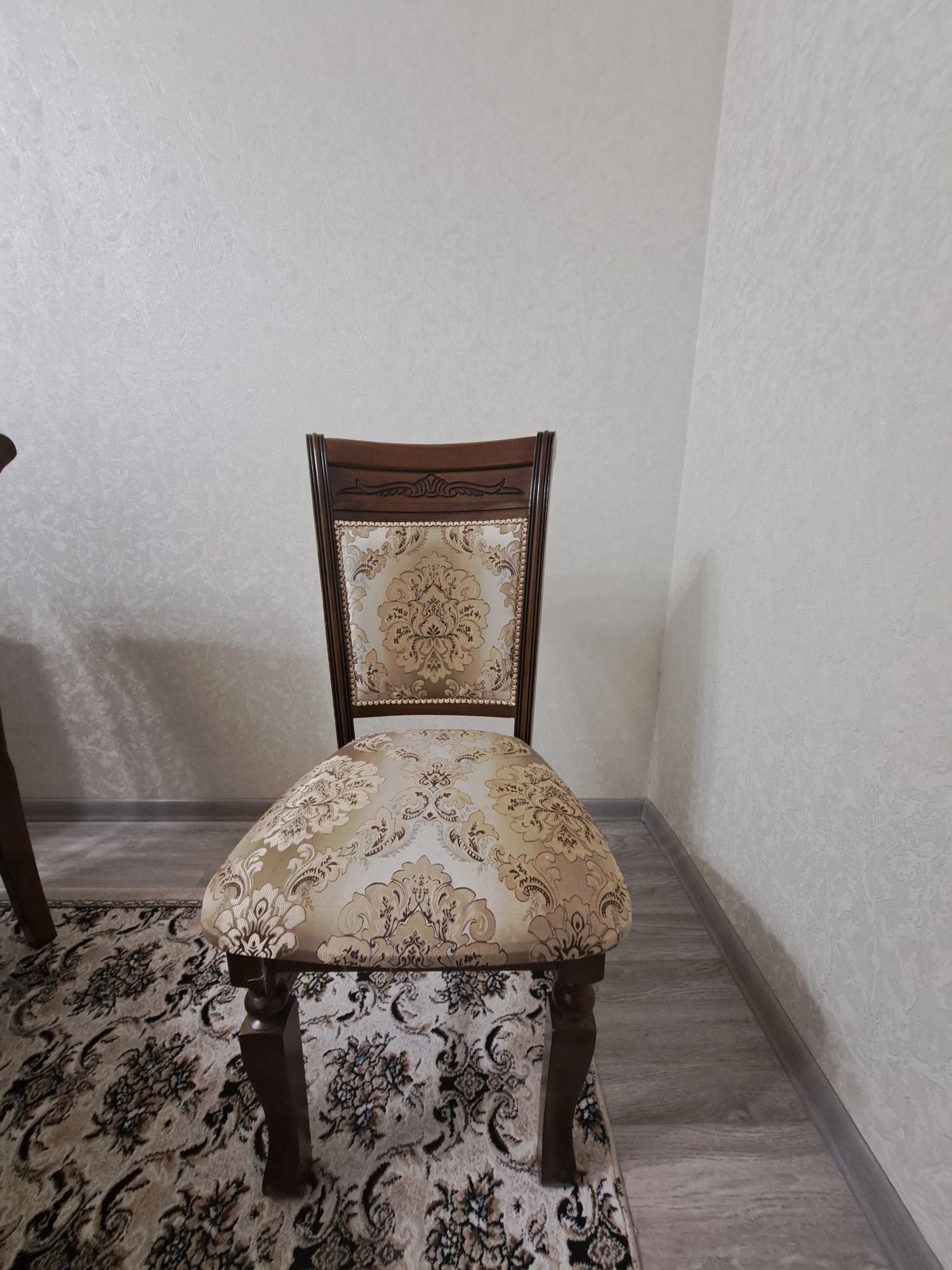 Продается большой стол( 3 м ; 1,20 м )