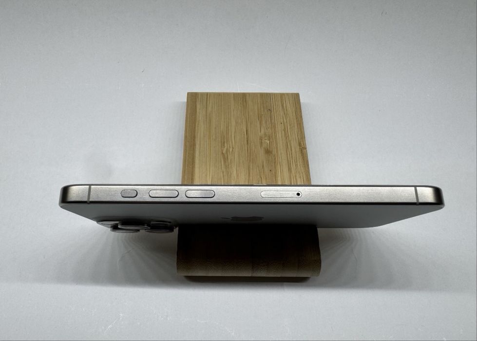 •VÂND•  iPhone 15 pro max