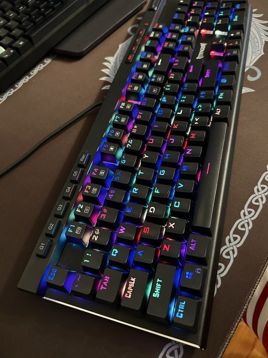 Tastatura mecanica RGB RedDragon Vata k580