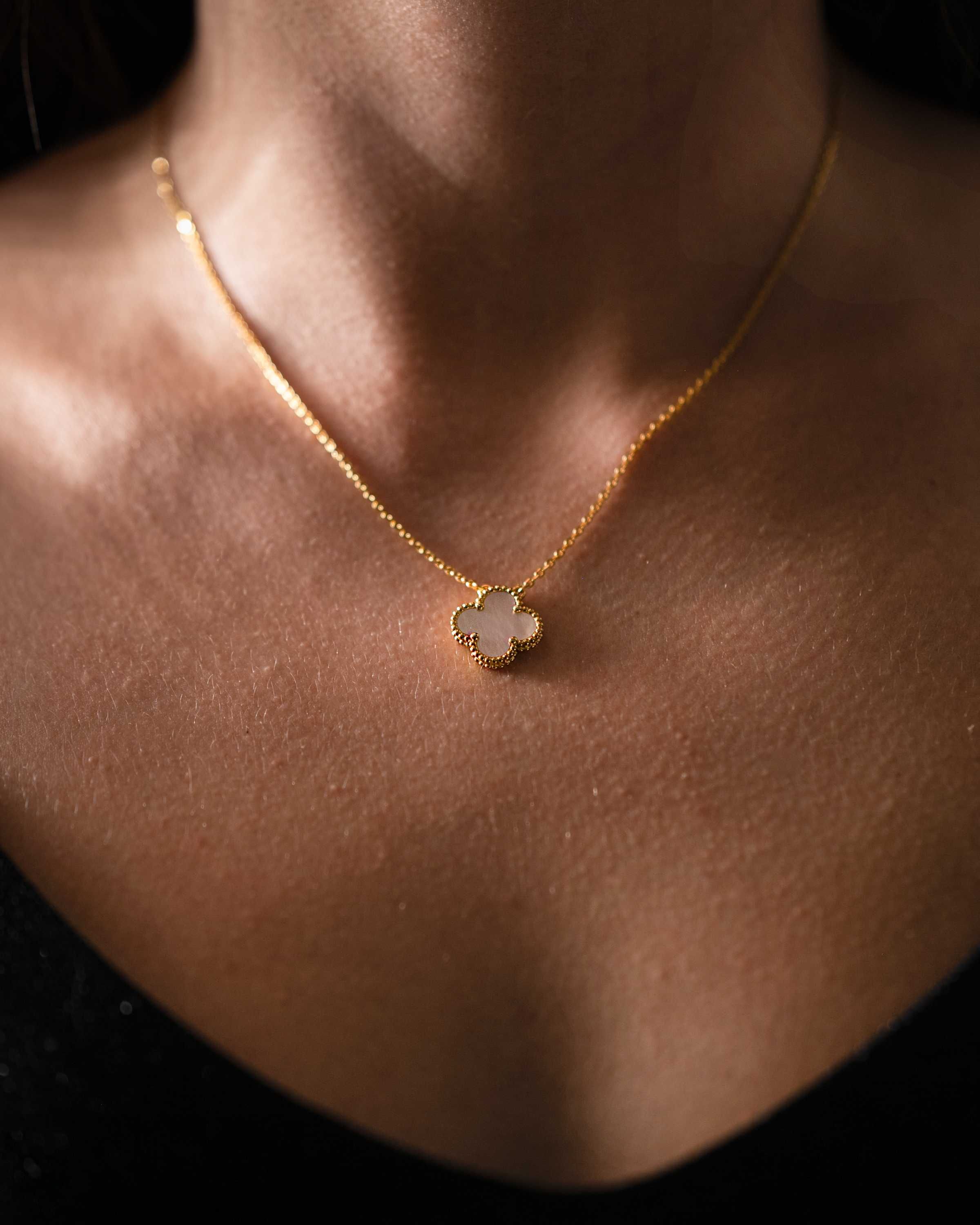Златно дамско колие с детелина от бял седеф, Van Cleef & Arpels VCA